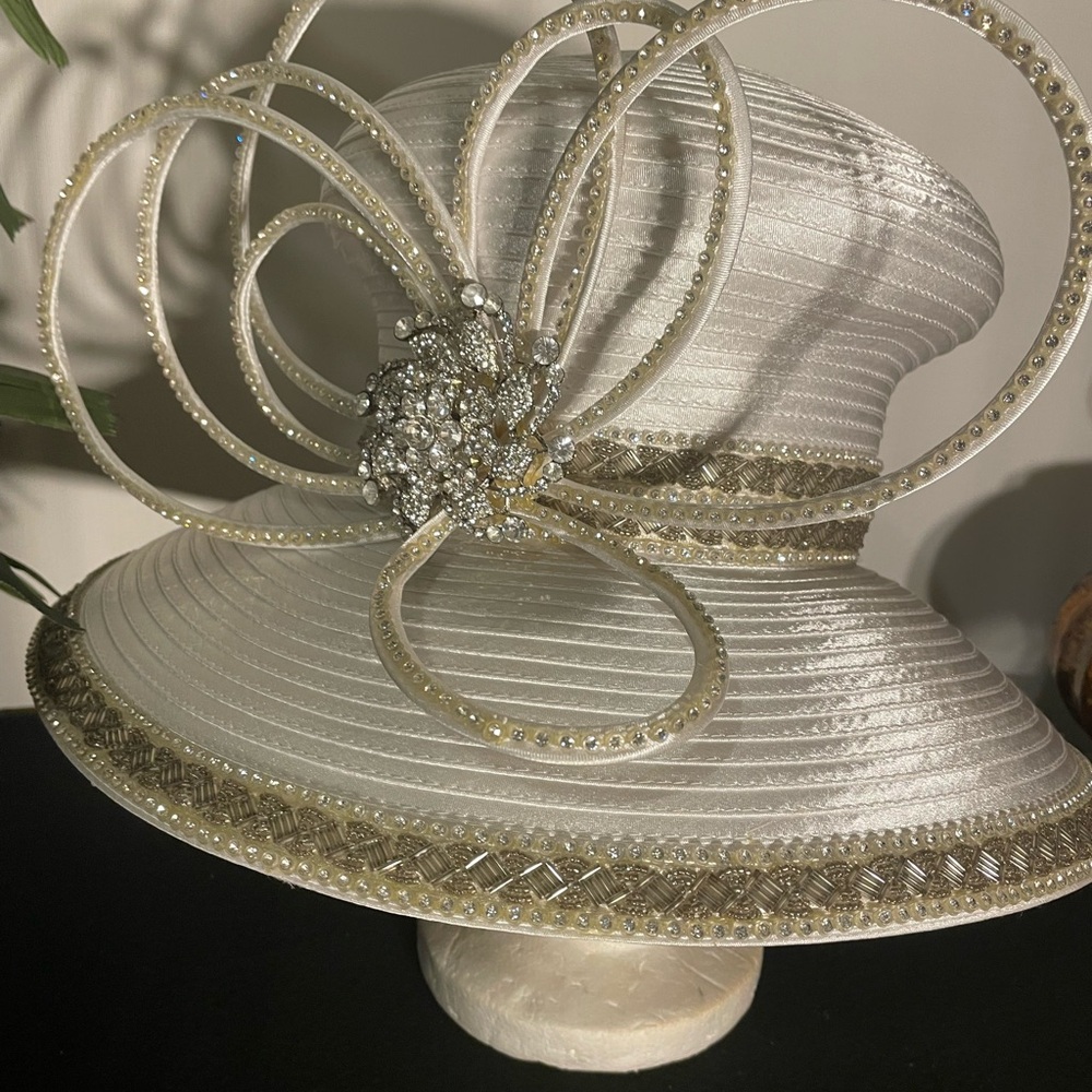 Elegant Women's Hat with Rhinestone Detail